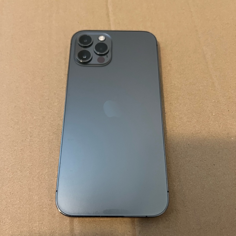 iPhone 12 Pro - Picture 3 of 5